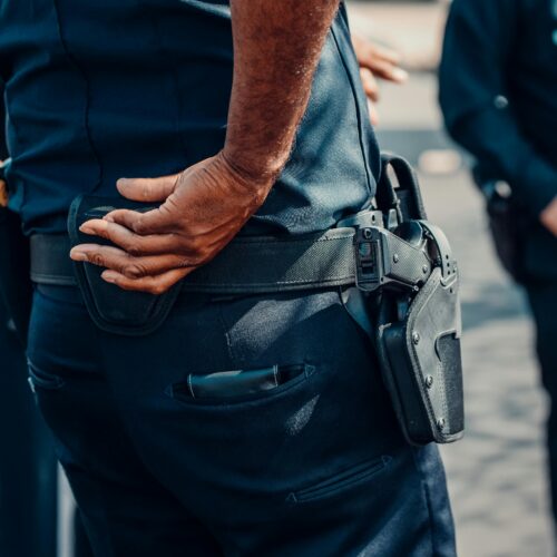 Kabura wewnętrzna IWB – Jak nosić broń w ukryciu i co sprawdzić przed zakupem, żeby codzienne noszenie nie było udręką?